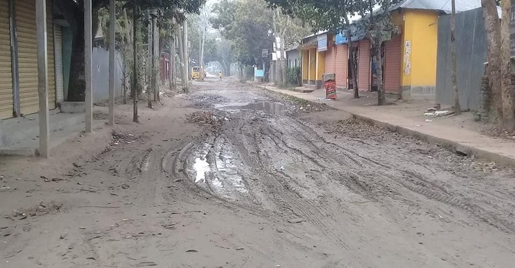 শিবপুরে ঠিকাদারের গাফিলতি, ডিসি রোডের বেহাল দশা